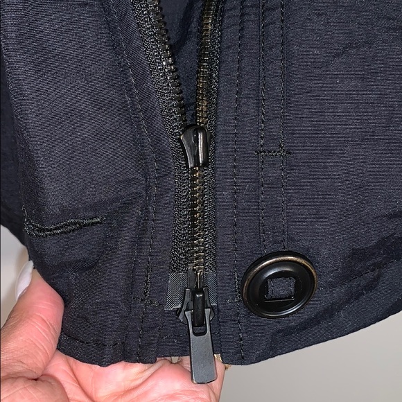 COPY - Black windbreaker( needs zipper tassel) - Picture 4 of 8